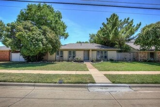 Building Photo - 1010 Kingston Dr