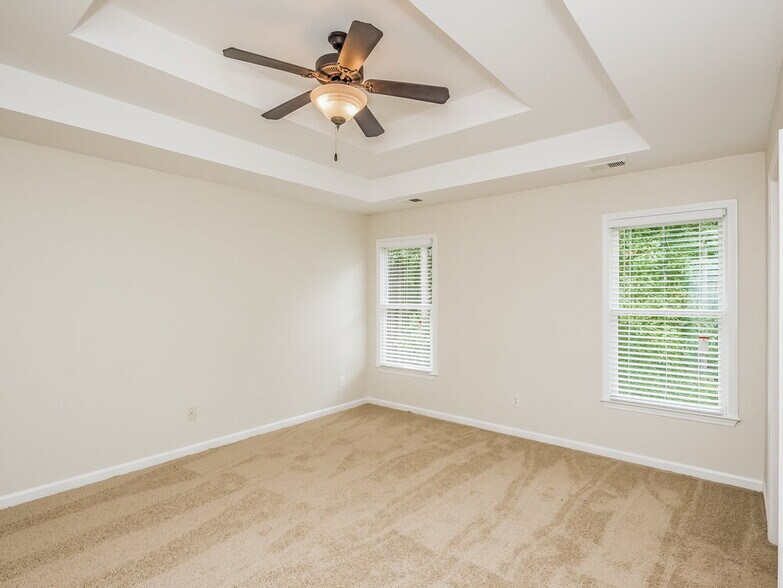 Building Photo - 3067 Woodbridge Ln