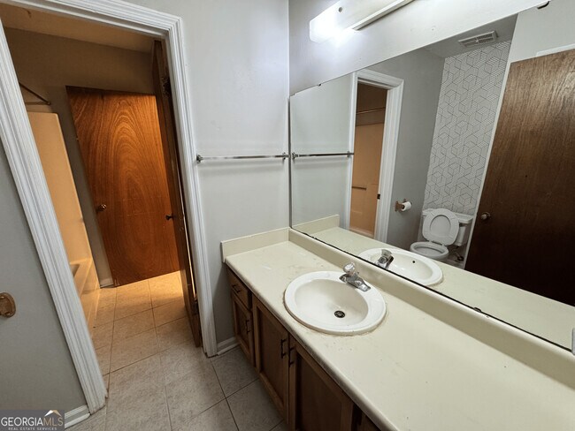 Building Photo - 415 Admiral's Walk Dr