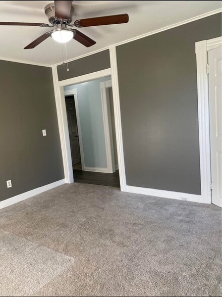 Building Photo - 52 River St