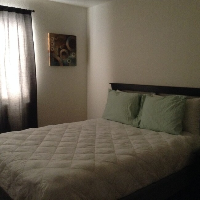 Building Photo - 3 BEDROOM, 2.5 BATHROOM, SADDLE RIDGE TOWN...