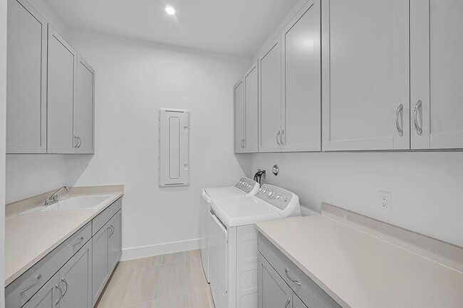 Building Photo - 13917 Vivant Dr