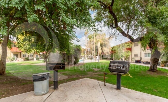 Building Photo - 351 E Thomas Rd