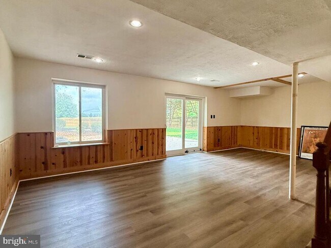 Building Photo - 8487 Inspiration Ave