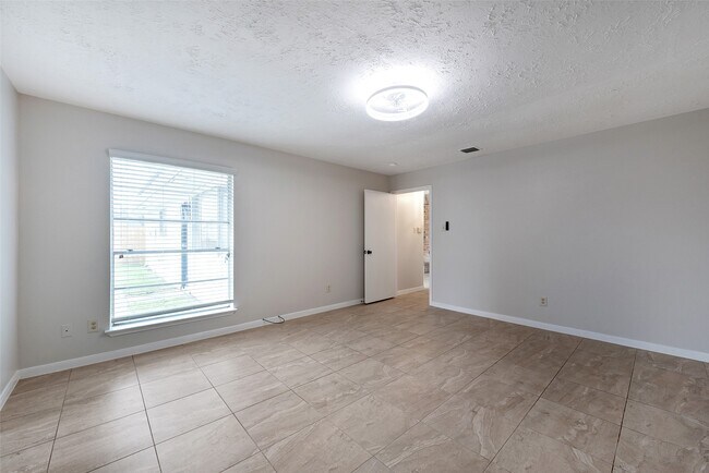 Building Photo - 16419 Lost Quail Dr