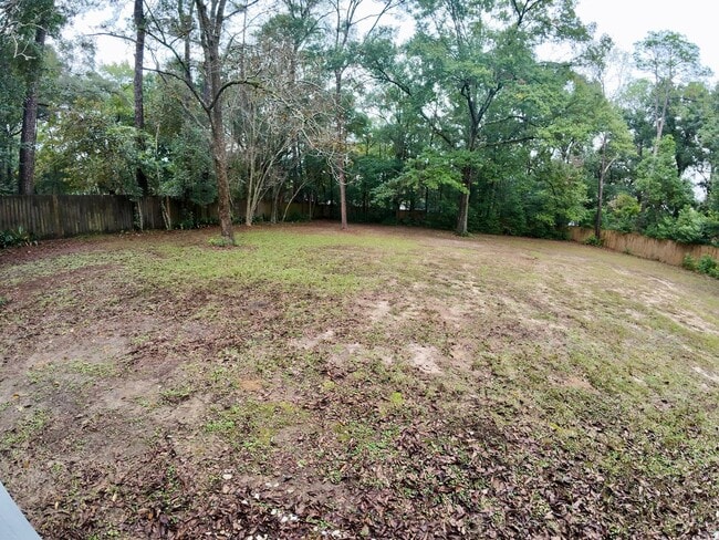 Building Photo - 3/1 Brick Home Near USA Campus w/ Carport & Fenced-In yard