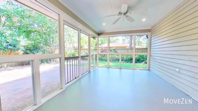 Building Photo - 1210 Smith Bay Cir W