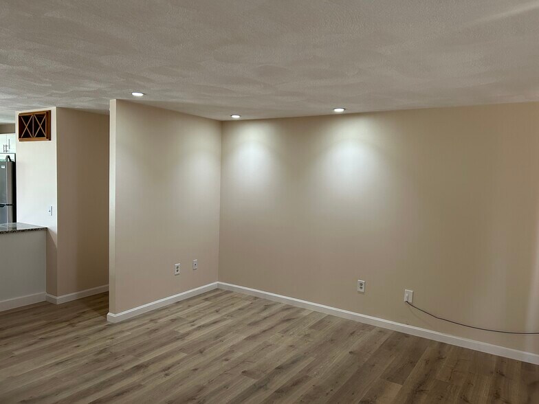 Building Photo - 287 Mayfield Ave