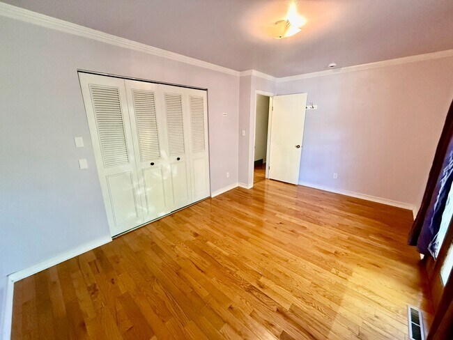 Building Photo - 2136 Springfield Ct