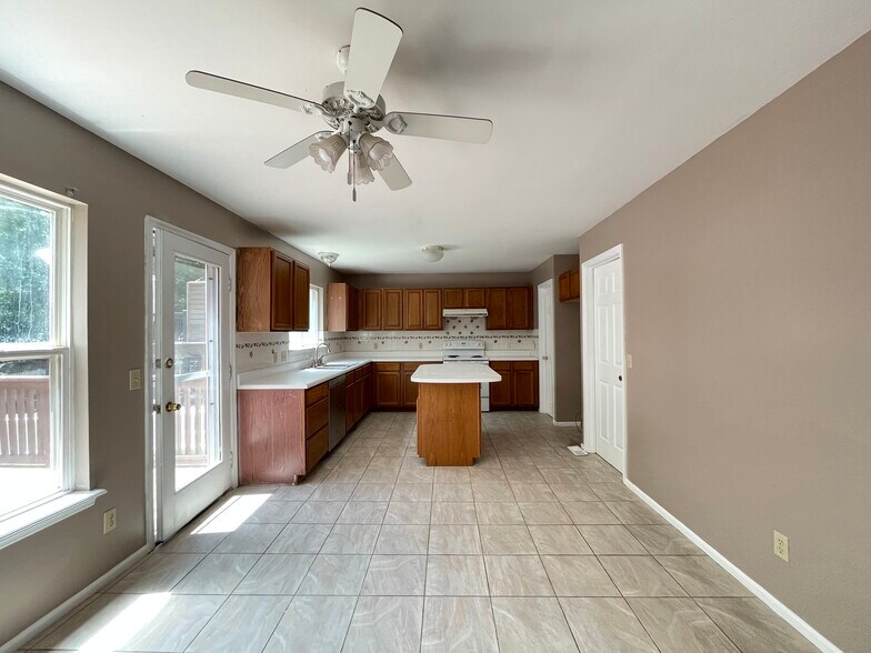 Building Photo - 636 Canary Estates Dr