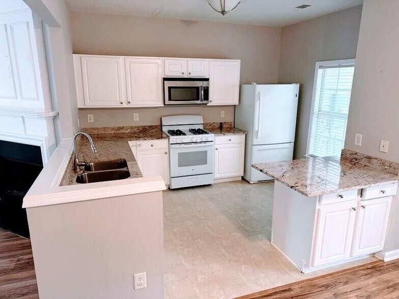 Building Photo - 940 Prestwyck Ct