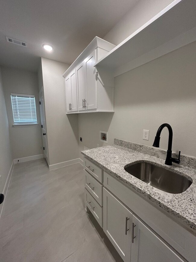 Building Photo - Beautiful Modern Home in Pea Ridge!