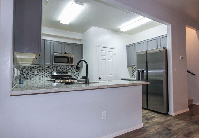 Building Photo - 2 Bedroom Townhouse in Boulder Park