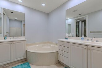 Building Photo - 7837 Hawthorne Dr