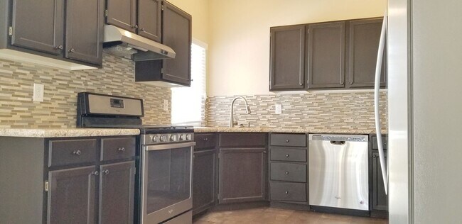 Building Photo - 4 bedroom plus den, living room and family room. North Thurston School Disctrict.