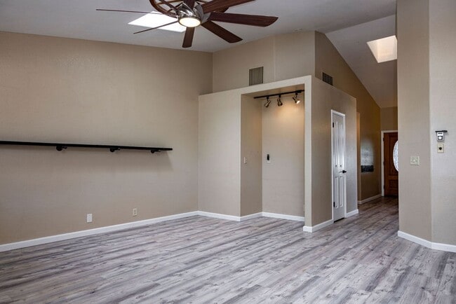 Building Photo - NORTHWEST SOLAR HOME - AVAILABLE NOW!!