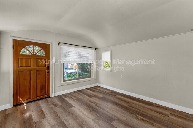 Building Photo - 227 18th St