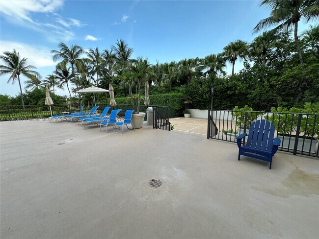 Building Photo - 1621 Collins Ave