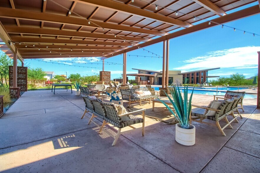 Building Photo - 1005 E Paseo Way