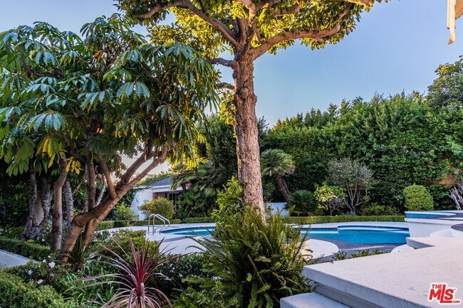 Building Photo - 619 N Rodeo Dr