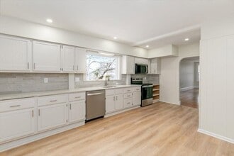 Building Photo - 412 Cabot St