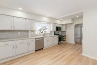 Building Photo - 412 Cabot St