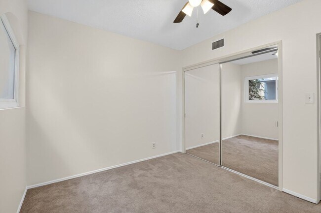 Building Photo - Moonstone