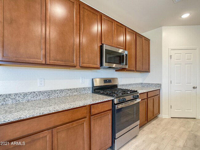 Building Photo - 8847 Fleetwood Ln