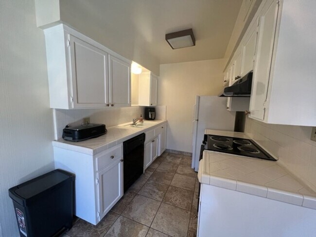 Building Photo - Fully Furnished One Bedroom In Gated Commu...