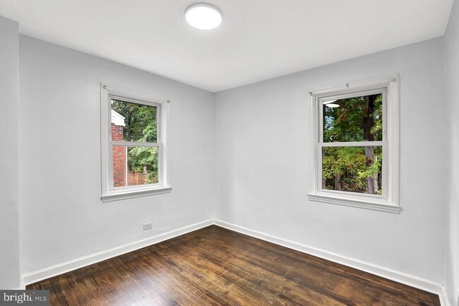 Building Photo - 331 Oakland St