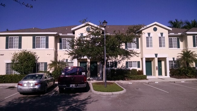 Building Photo - Delightful 2BR, Den /2.5BA Townhouse (Townhomes at Lighthouse Cove)