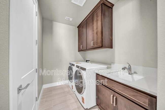 Building Photo - 2408 Schooner Ave