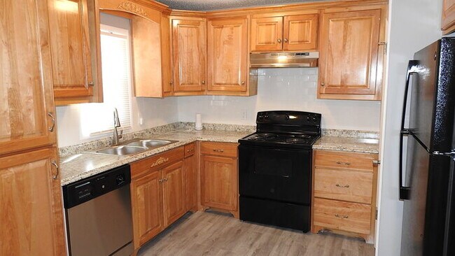 Building Photo - Cozy 3 bedrooms and 2 full baths home located on Holt Lane in Kansas City, KS