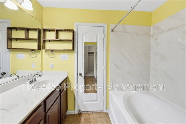 Building Photo - 733 River Hill Ln