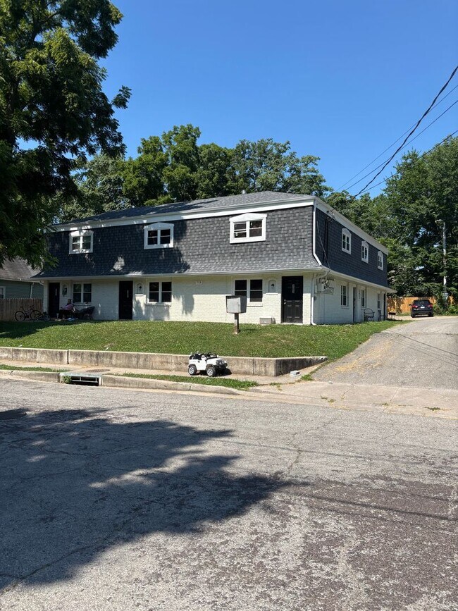 Building Photo - 713 N 6th St