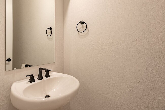 Building Photo - Spacious Buda Beauty Offering Open-Concept Living and Flexible Space for Every Lifestyle!