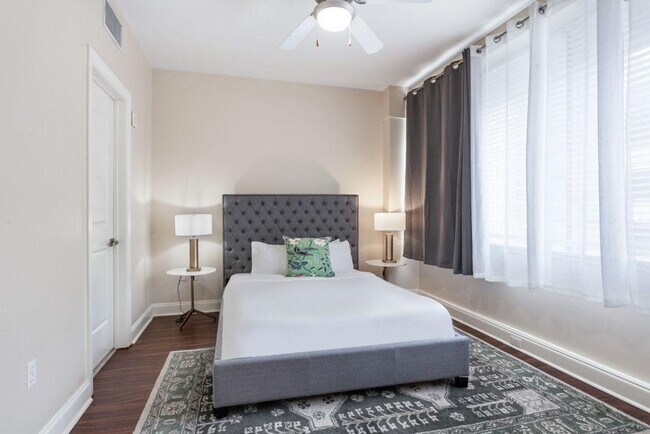 Building Photo - 925 Common St