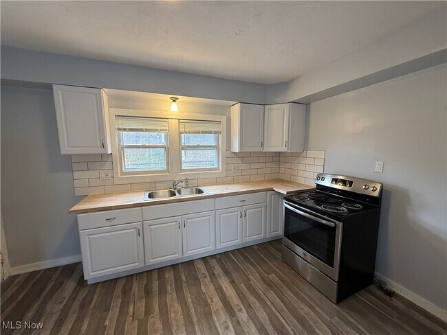 Building Photo - 1305 Curtis St