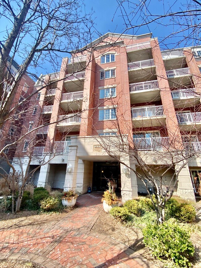 Building Photo - 4811 N Olcott Ave