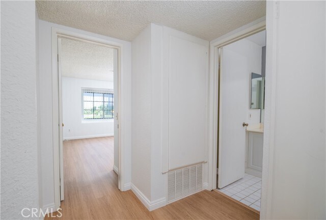 Building Photo - 225 Evergreen Ct