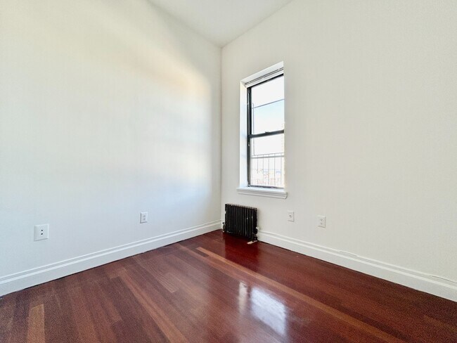 Building Photo - 607 W 137th St