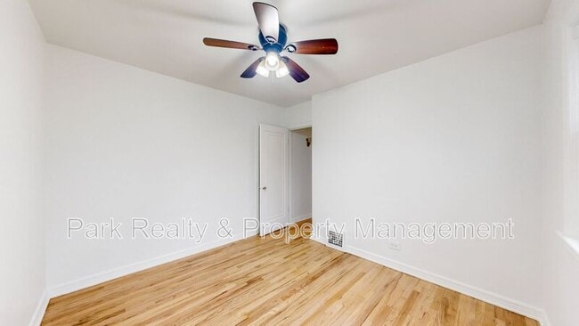 Building Photo - 3090 S Marion St