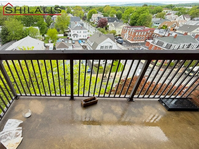 Building Photo - 166 Galen St