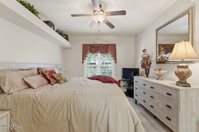 Building Photo - 5350 E Deer Valley Dr