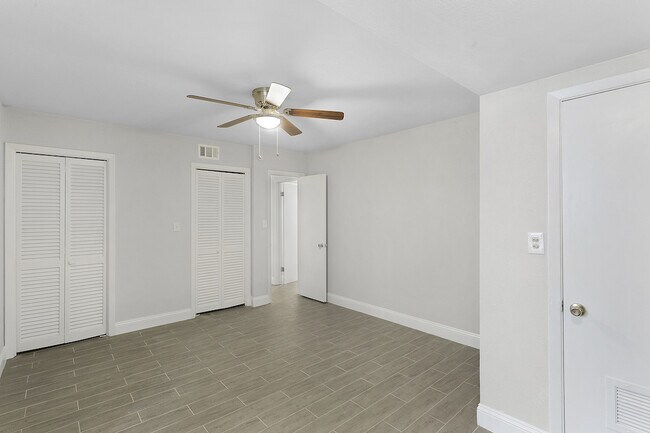 Building Photo - Renovated OVERSIZED 2 Bed/2 Bath at 140 Da...