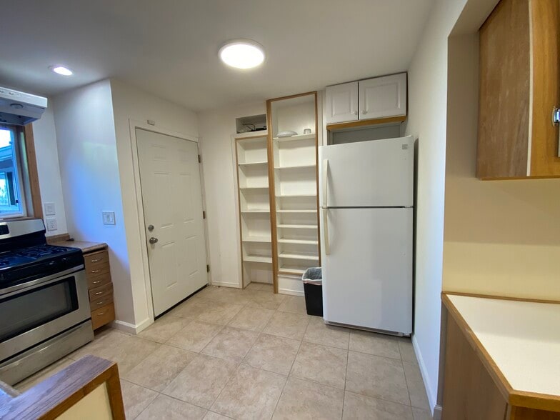 Kitchen facing front door - 3708A Claudine St