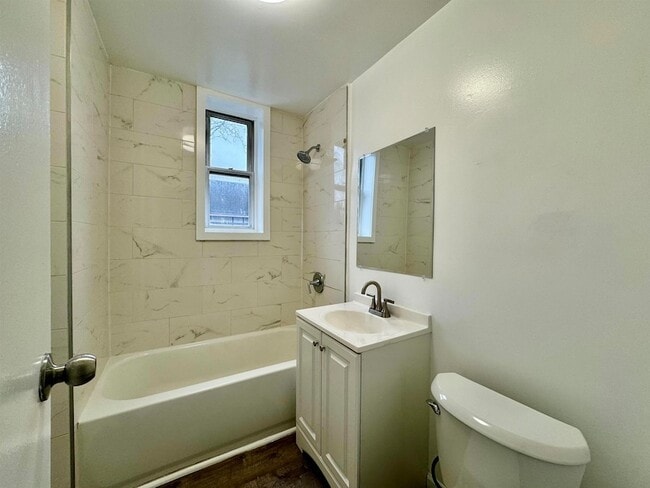 Building Photo - 197 Lafayette Pl