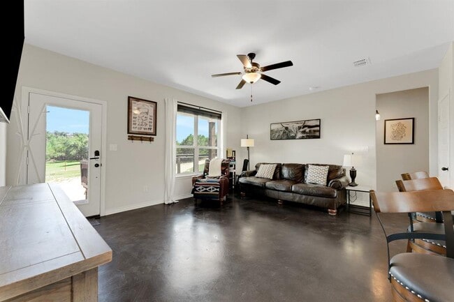 Building Photo - 1089 Hidden Hills Dr