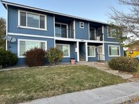 Building Photo - Amazing city views  2 bed 1 bath upstairs ...