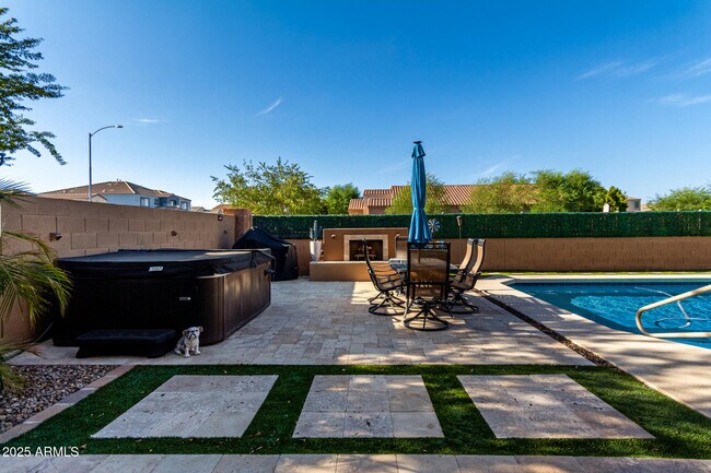 Building Photo - 7578 W Tierra Buena Ln